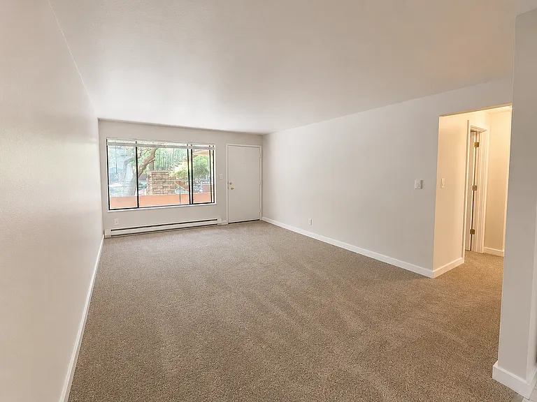 Bonneville Apartments — Photo 8