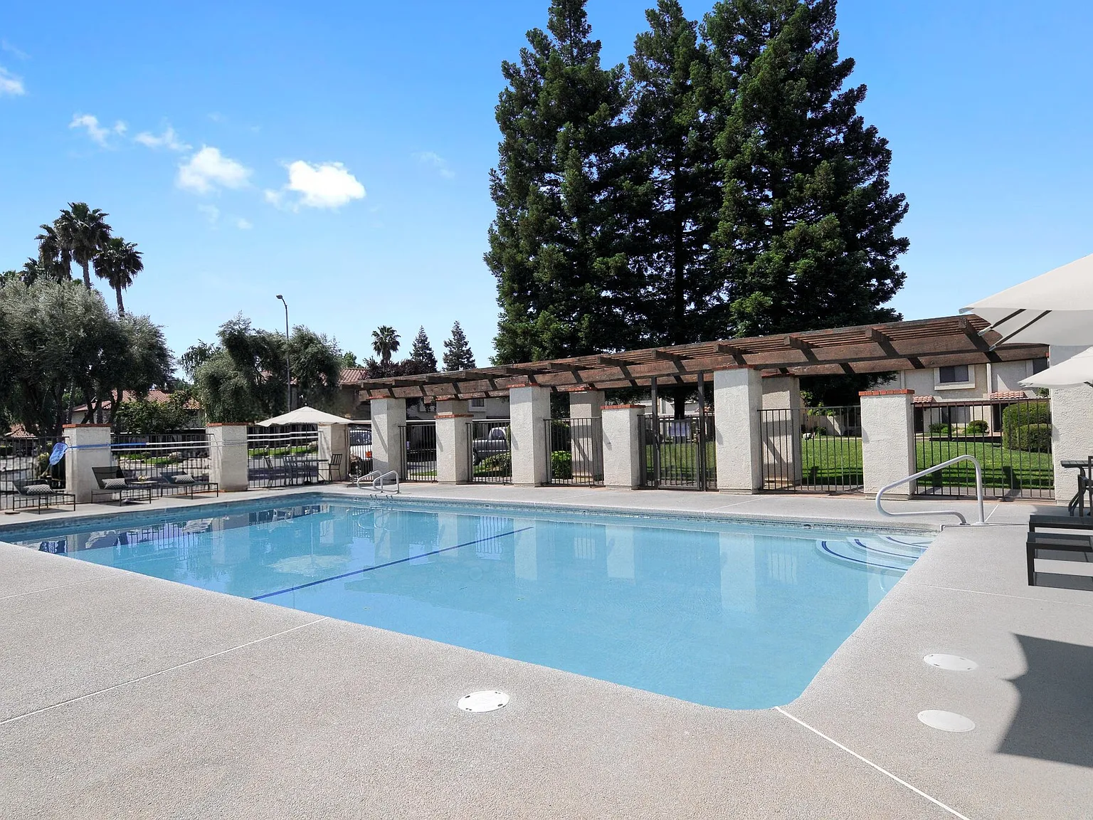 Riverwoods Apartments — Photo 4