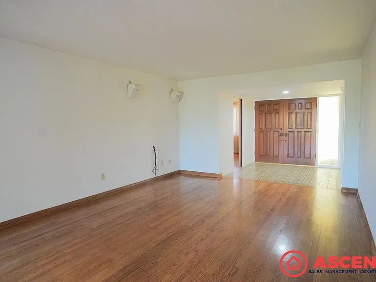 7932 Stine Rd — Photo 5