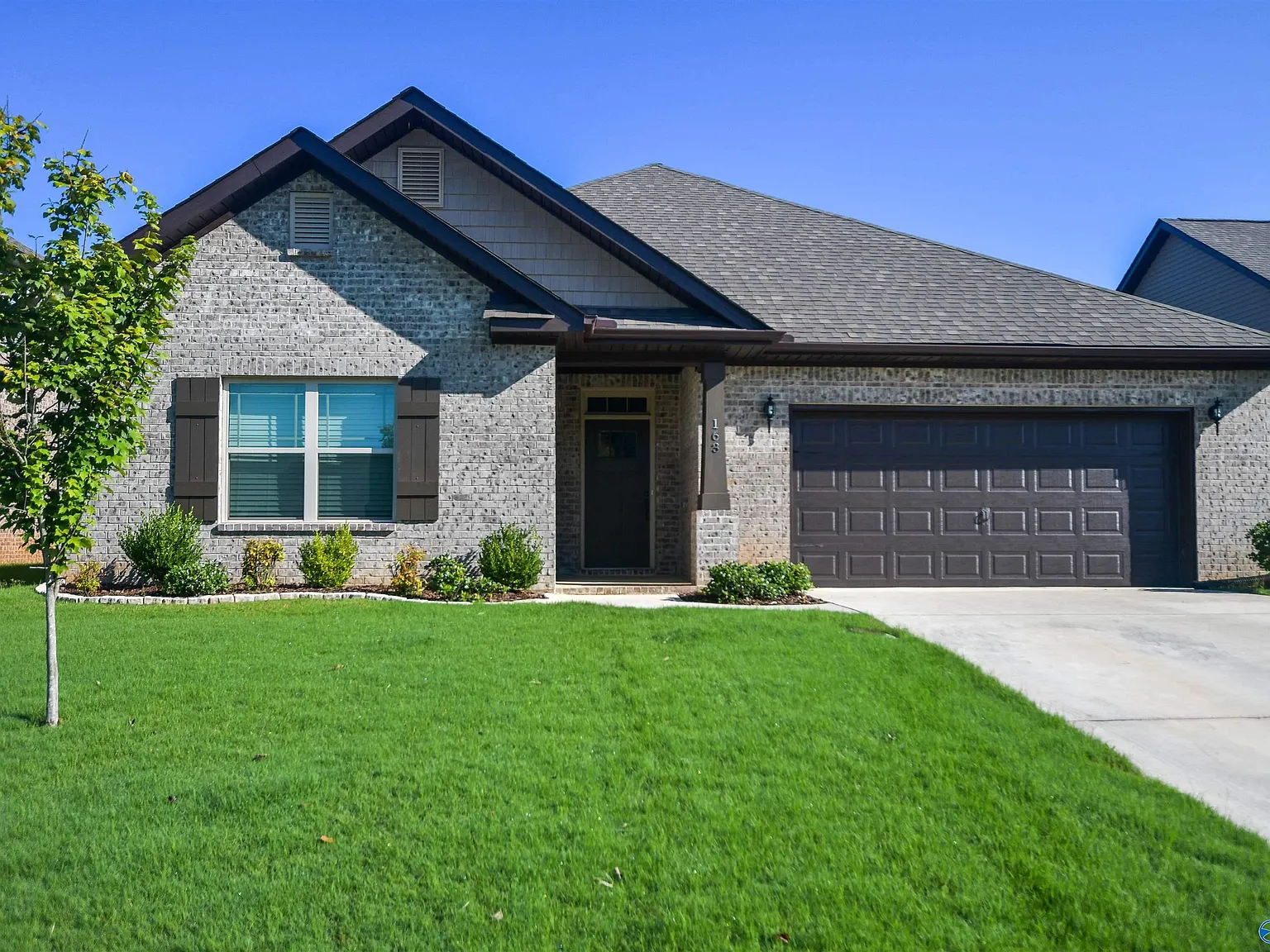 4 bed, 2.0 bath, 2303 sqft, $2,300 — Photo 1