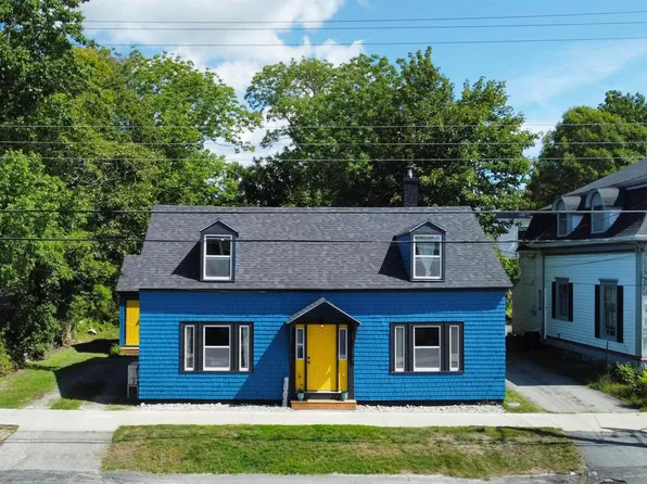 142 Water St, Shelburne, NS B0T 1W0