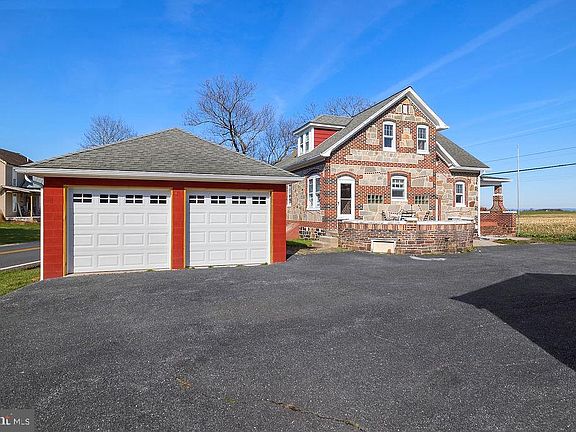 3rd image of 2085 Harney Rd