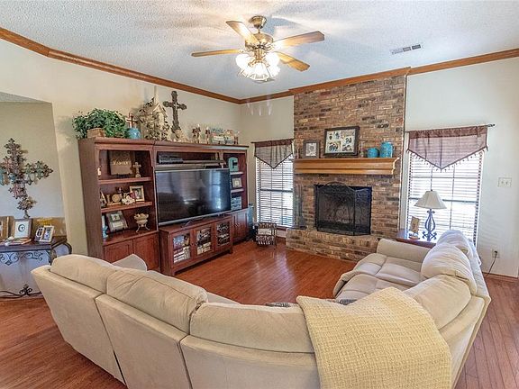 2nd image of 142 Creekview Ln