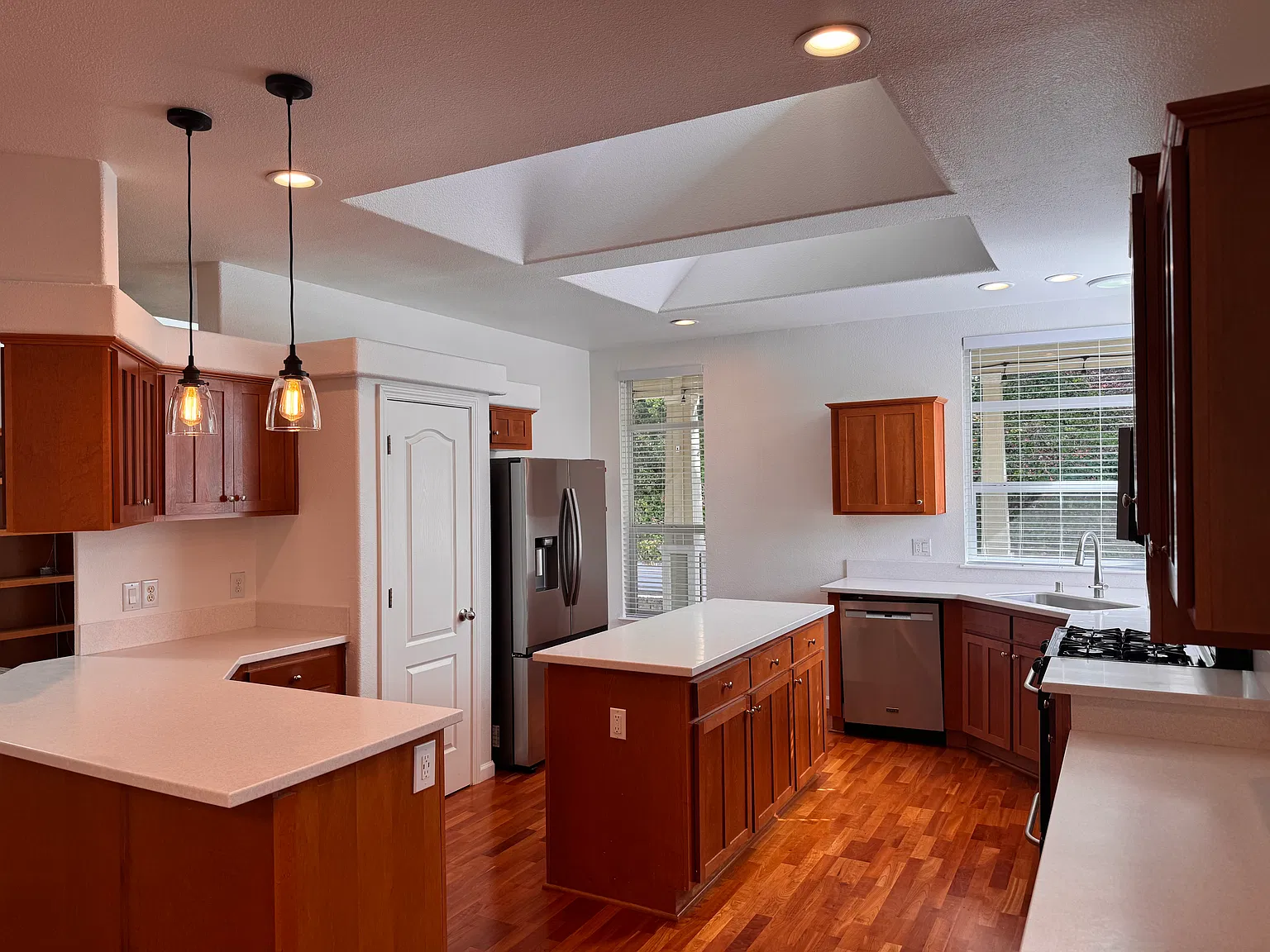 3 bed, 1651 sqft, $4,600 — Photo 2