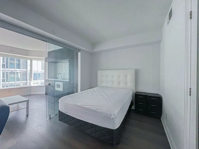 155 Yorkville Ave #2411 — Photo 4