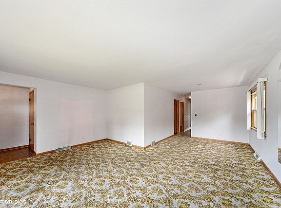 3rd image of 6914 W Forest Preserve Dr