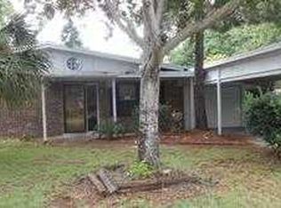 182 Brewer Cir, Mary Esther, FL 32569