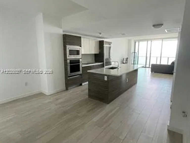 460 NE 28th St #1406 — Photo 4