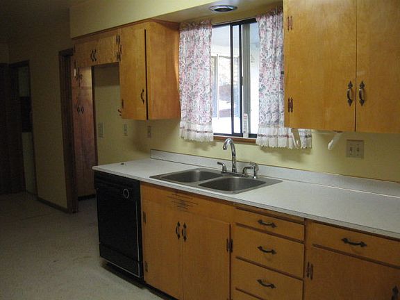 3rd image of 1459 Bryant Ave