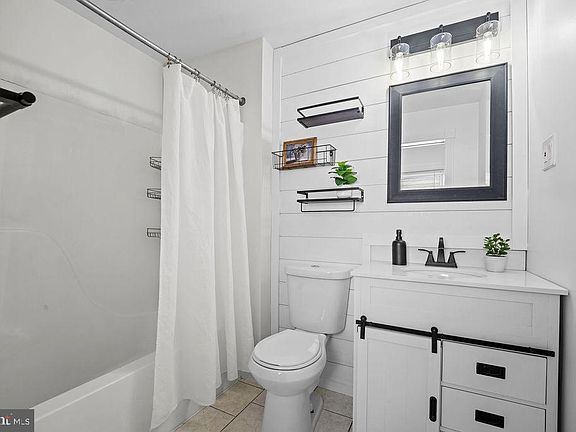 5th image of 279 Magothy Beach Rd