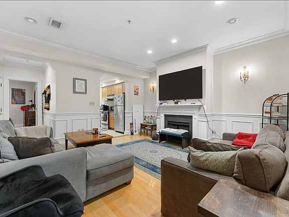 2nd image of 262-264 W Broadway #2