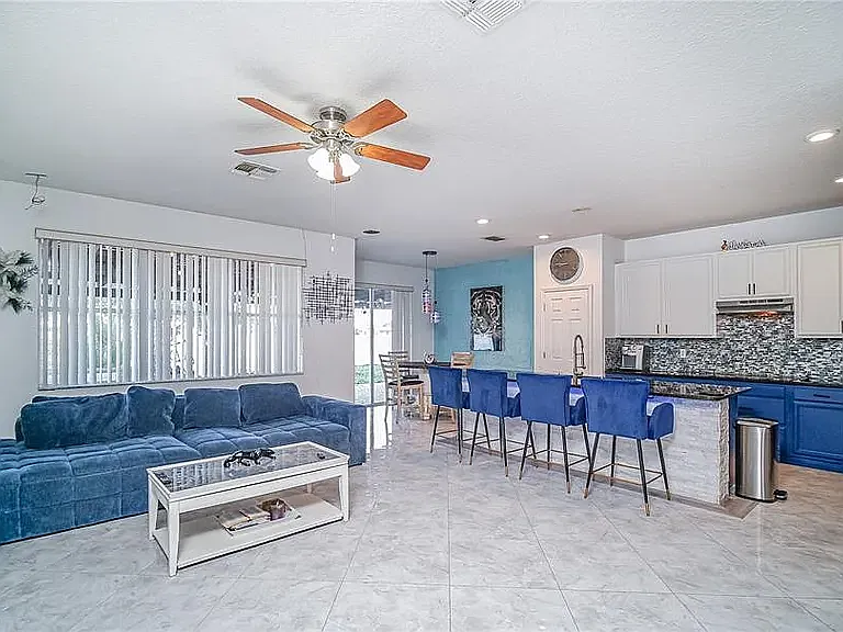 523 Cascading Creek Ln — Photo 17