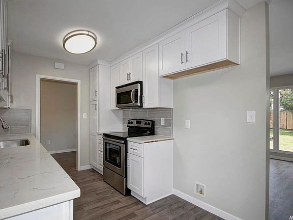 3rd image of 3005 Portsmouth Dr