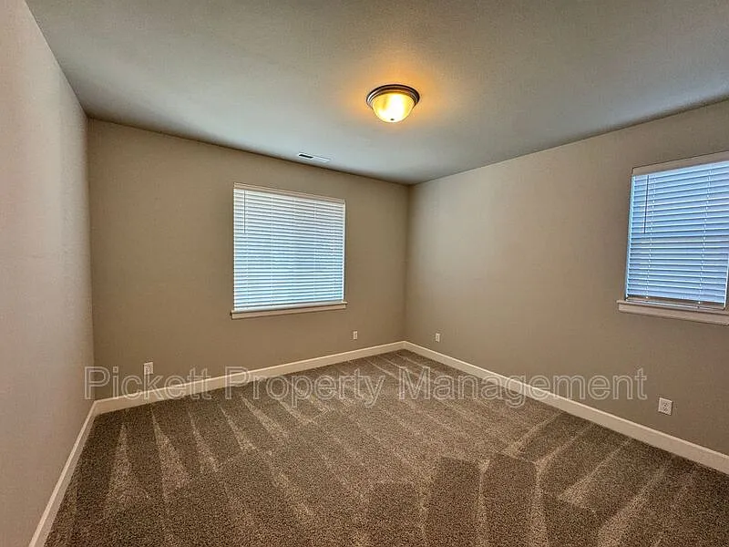 4 bed, 3.0 bath, 2926 sqft, $3,700 — Photo 4