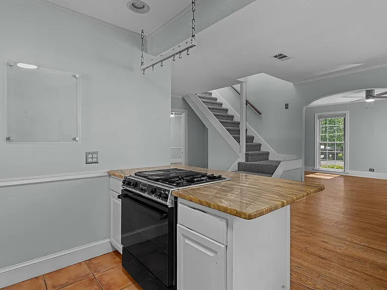 720 Cecile Pl — Photo 5