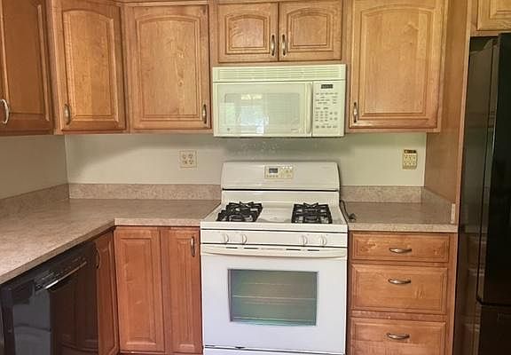 5th image of 578 SW Zierke Dr