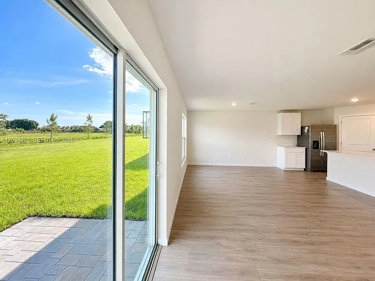 544 Ilaria Ct — Photo 8