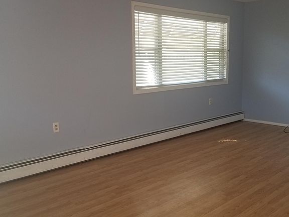 5th image of 19 Pine Valley Dr