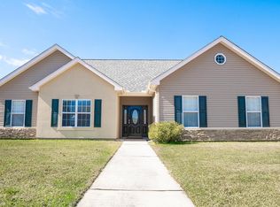 112 Wood Oaks Dr, Picayune, MS 39466