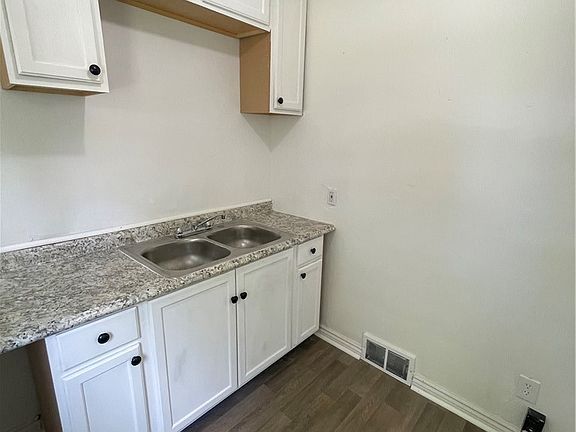 5th image of 22651 Fox Ave APT I