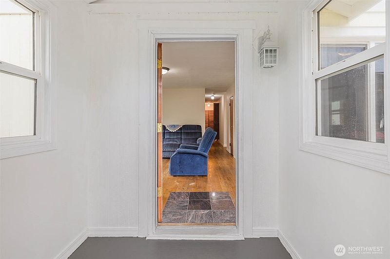 3rd image of 2703 Maple Street