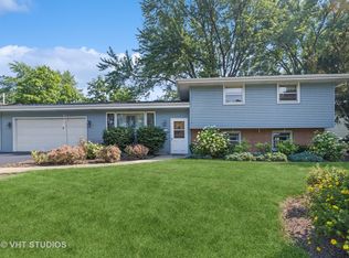 2107 Meadow Dr, Lindenhurst, IL 60046
