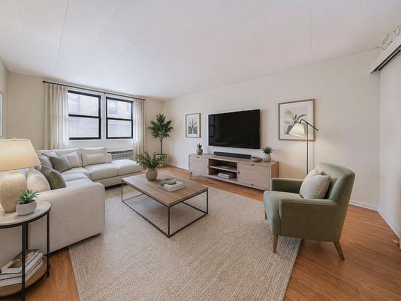 5th image of 345 Webster Ave APT 1O