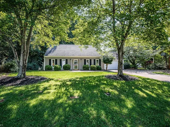 5413 Whippers In Trl, Pfafftown, NC 27040