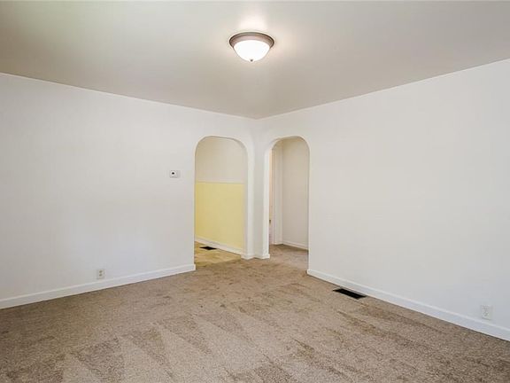 4th image of 1042 Wayne Ave