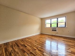 555 W Arlington Pl APT 407, Chicago, IL 60614