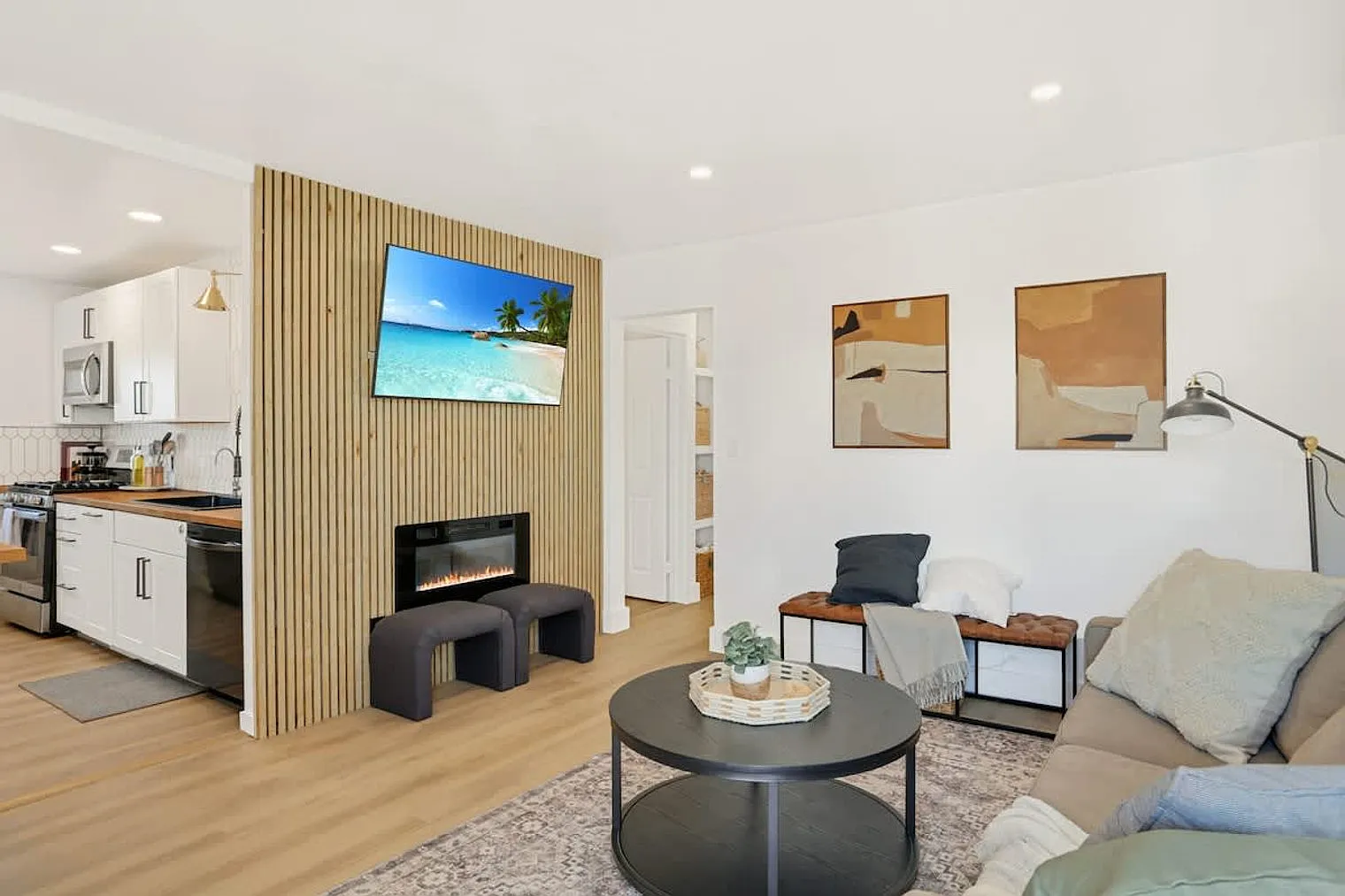 3 bed, 2.0 bath, 925 sqft, $7,233 — Photo 1