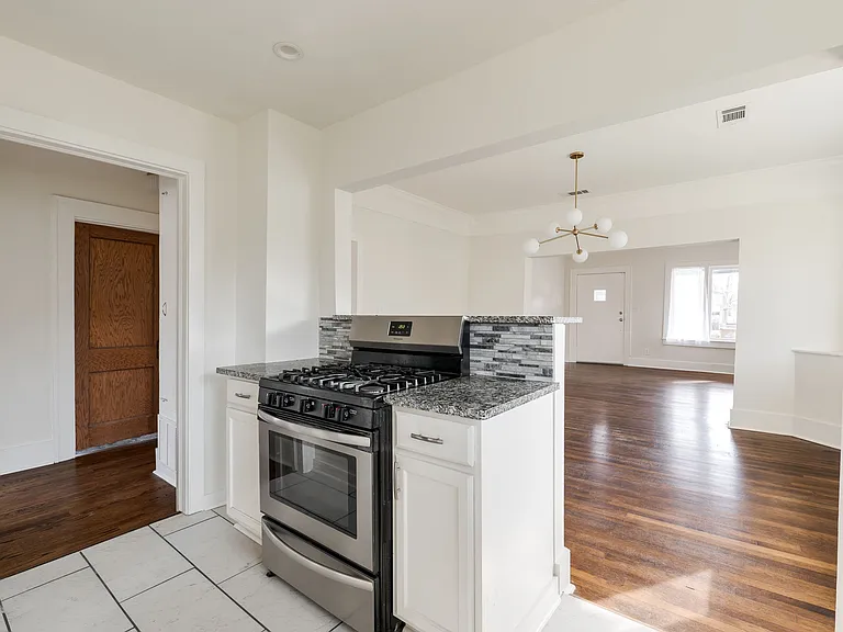 1215 NW 13th St — Photo 16