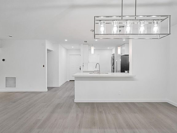 4th image of 4407 NW 20th Street #450