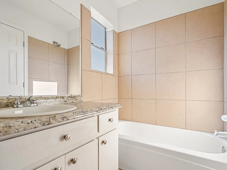 7209 S Avenida Del Nopal — Photo 13
