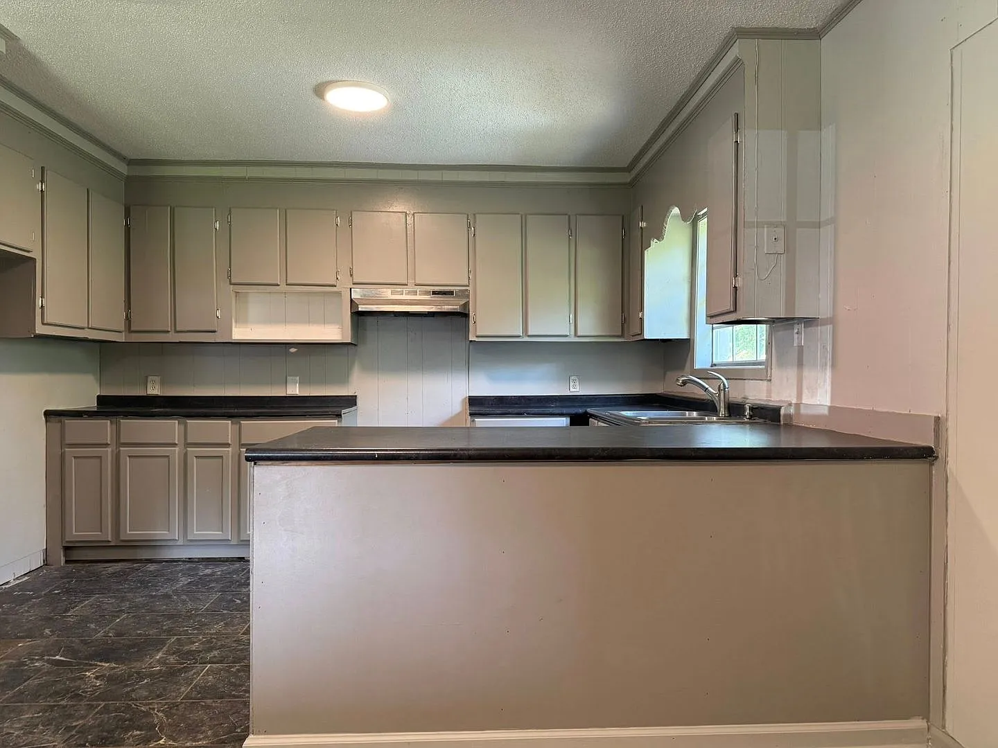 3 Bed 1 Bath House for Rent — Photo 2