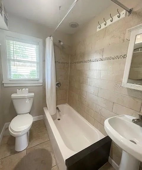 102 W Elm St — Photo 28