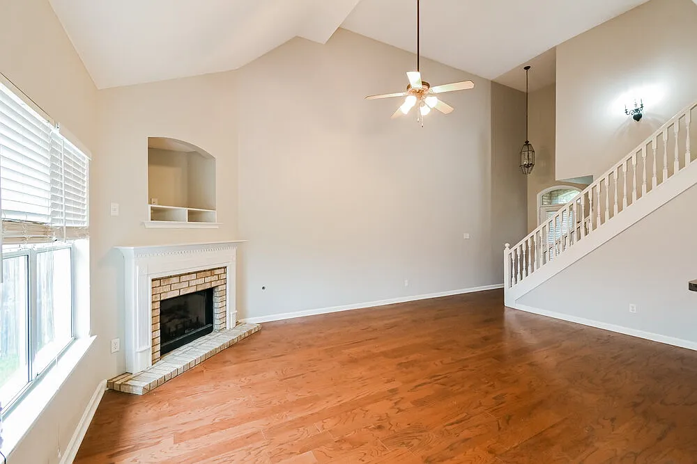4 bed, 2.0 bath, 2137 sqft, $2,020 — Photo 4