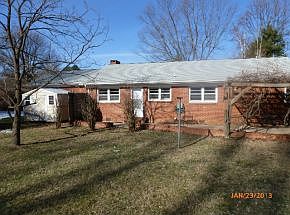 3rd image of 702 Forest Ave