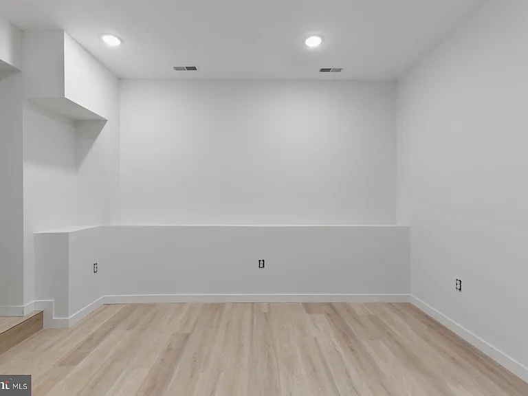 223 S 45th St #1R — Photo 22