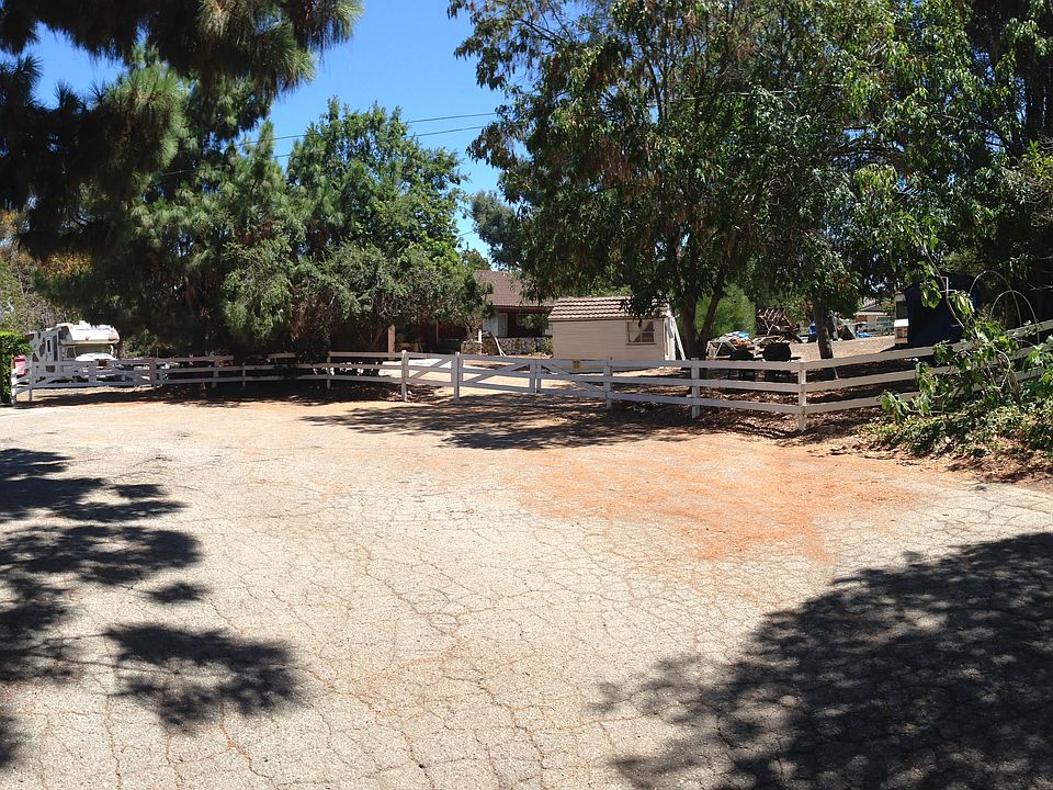 2nd image of 6 Branding Iron Ln
