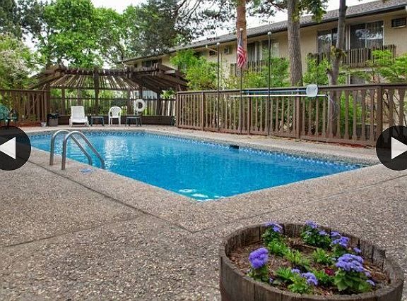 4th image of 805 S Circle Dr APT 10