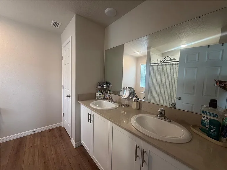 1352 Derry Ave — Photo 9