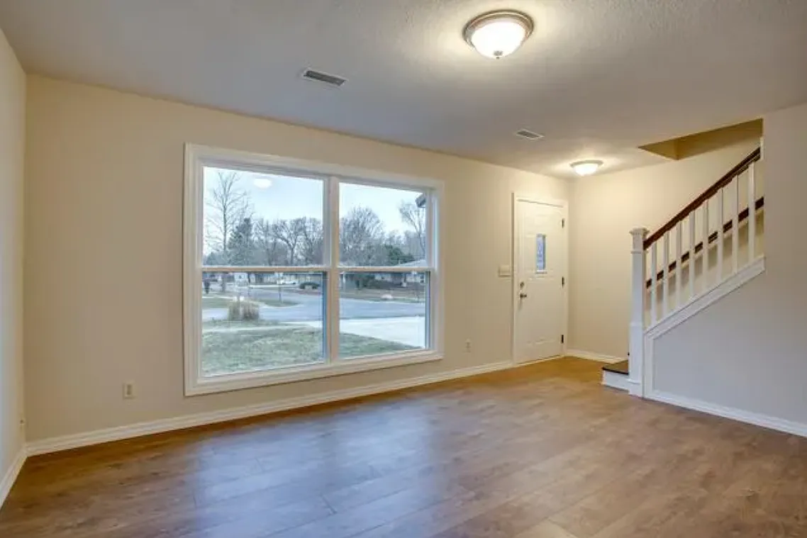 Building Photo - 504 W Dianne Ln #B