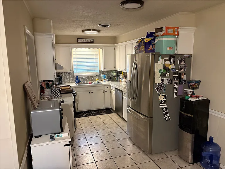 2831 E Kirby St — Photo 2