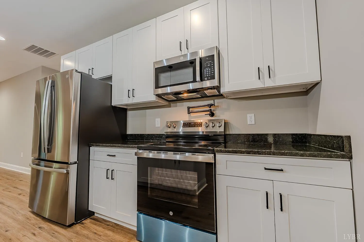 3 bed, 1780 sqft, $2,200 — Photo 3