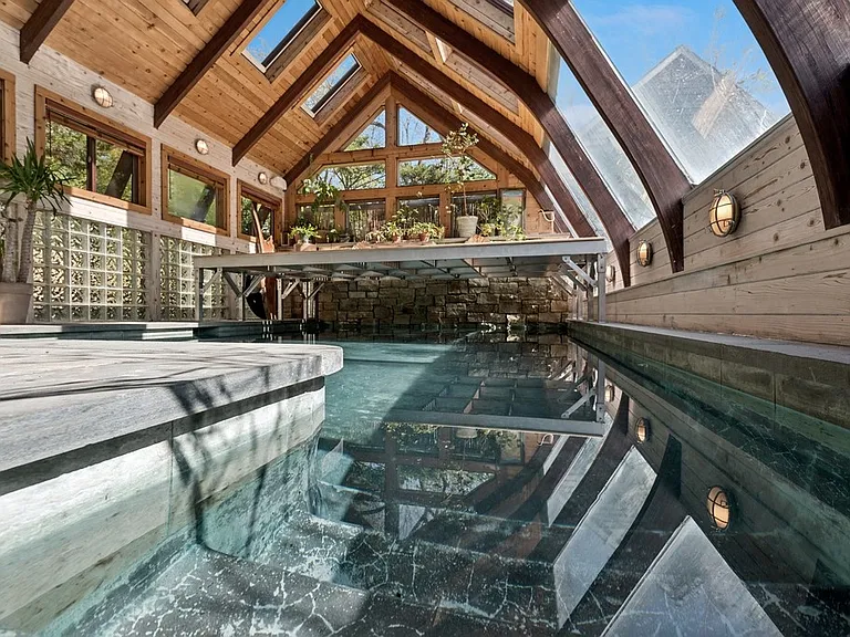 1 Burkeshire Dr — Photo 1