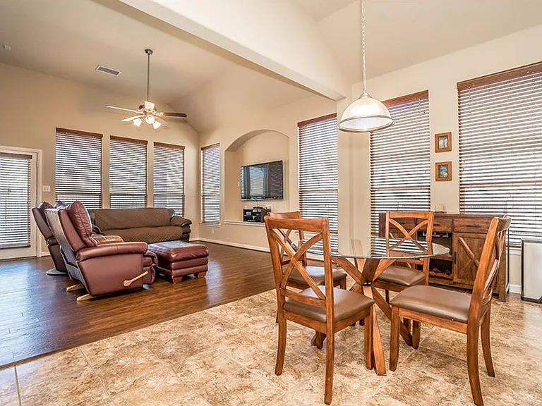 1405 Nightingale Dr — Photo 12