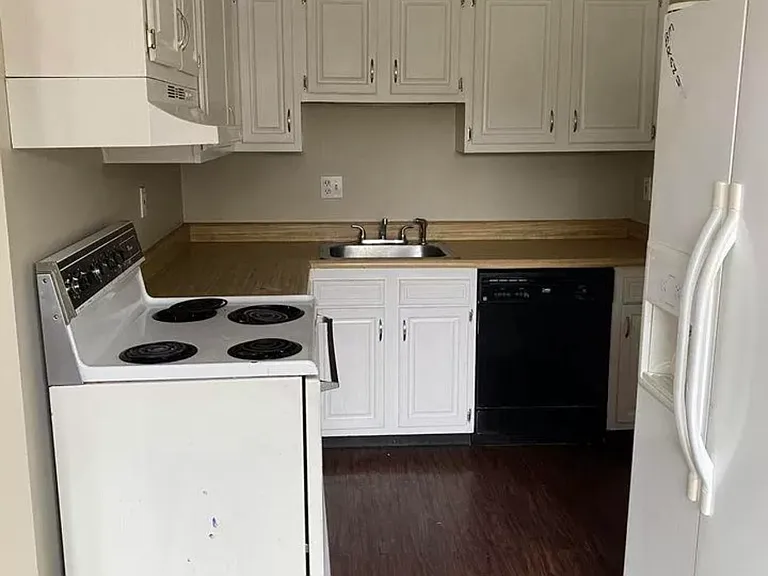 4230 Glen Hill Manor Dr #4 — Photo 3