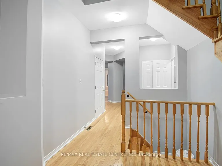 112 Commodore Dr — Photo 8
