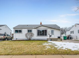 6704 Helen St, Garden City, MI 48135